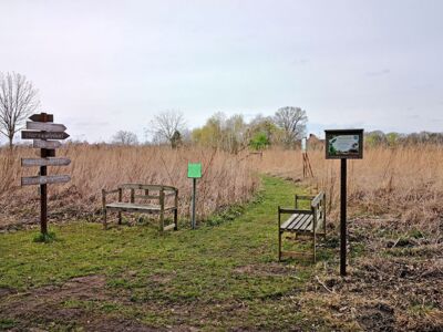 Eingang zum Lehrpfad und Kräutergarten